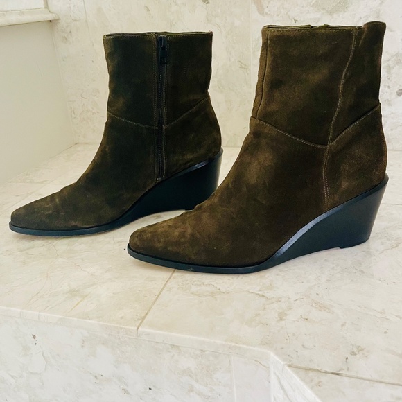 VINCE {11} Booties Mavis Suede Wedge Ankle Boots Olive Green - Picture 5 of 12